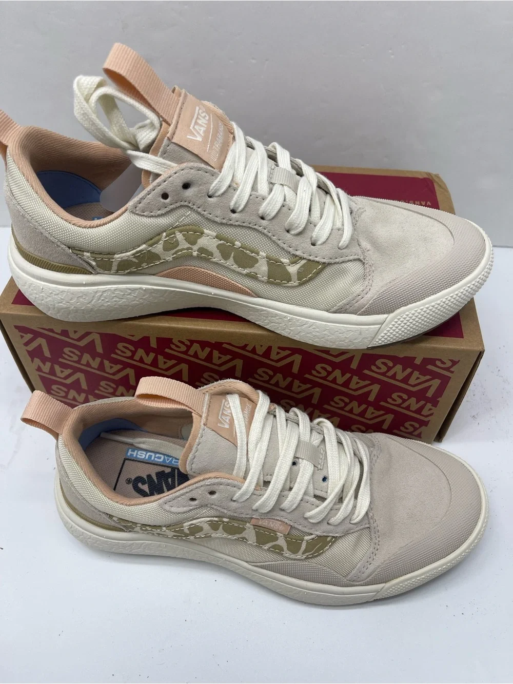 Vans WMNS Ultrarange Exo Se
Groovy Floral Khaki
VN0A4UWMKHK Sneakers - Picture 2 of 16